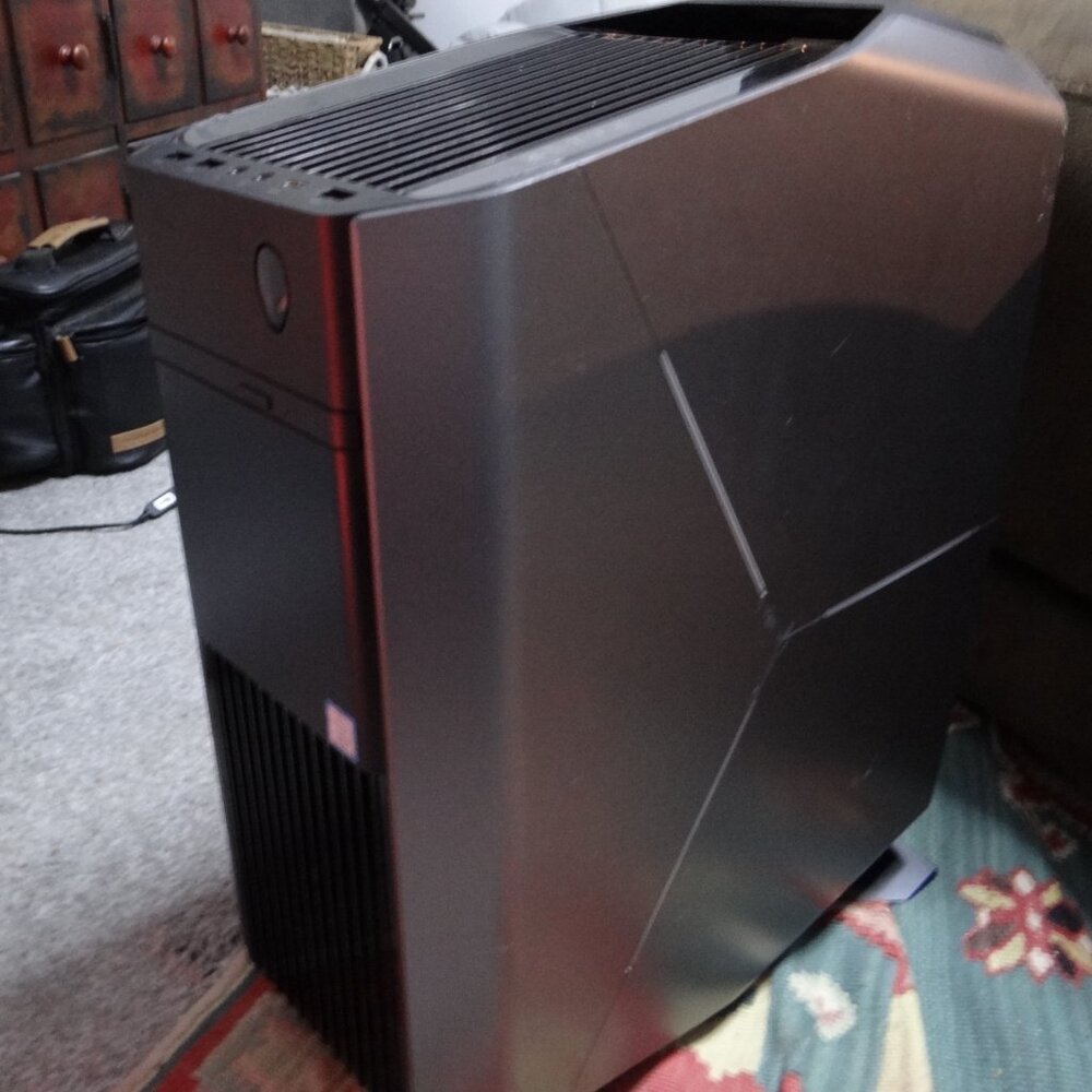 DELL ALIENWARE AURORA R8 GAMING PC - Picture 4 of 5